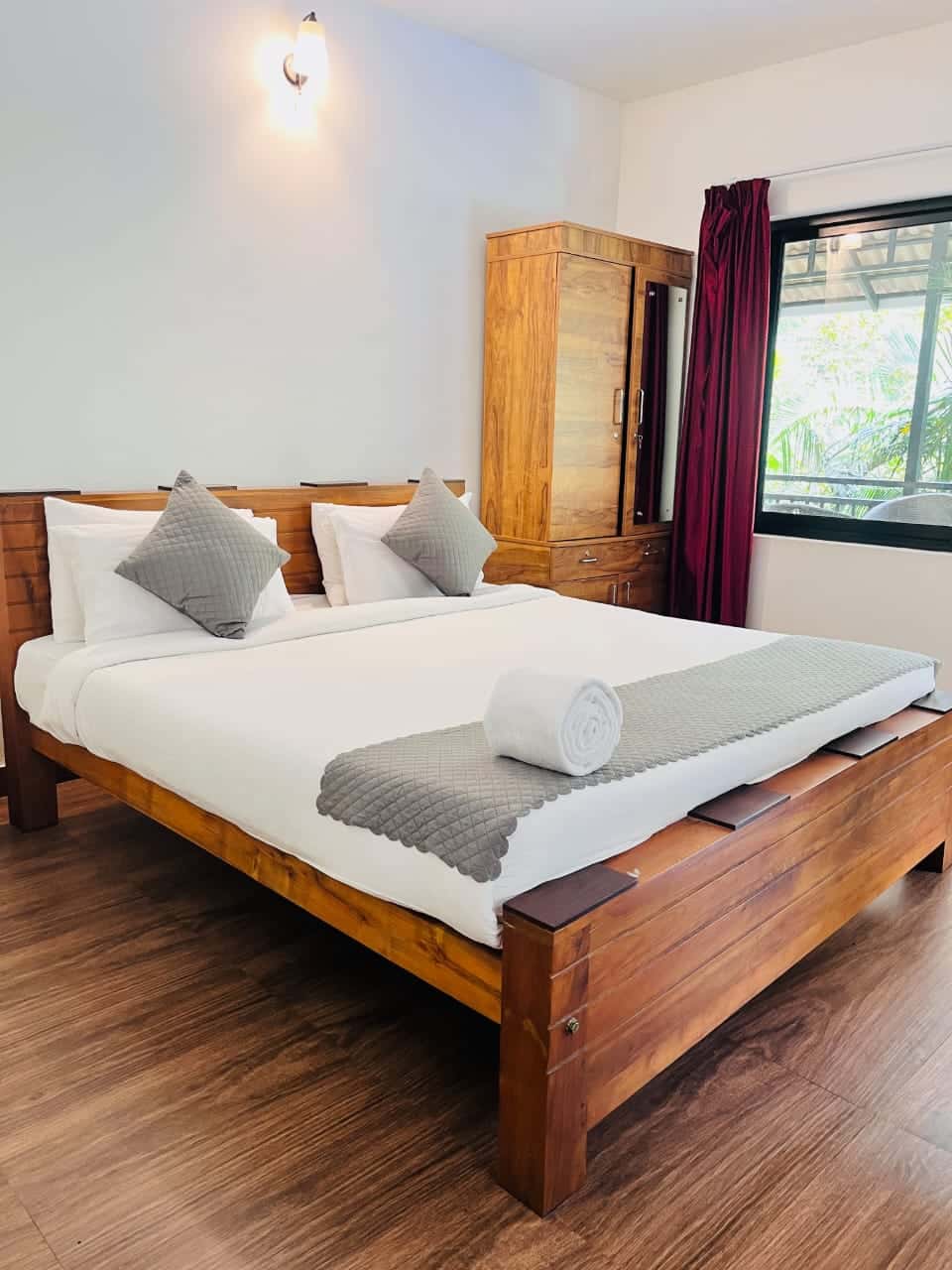 Pool View Deluxe Room - Interior