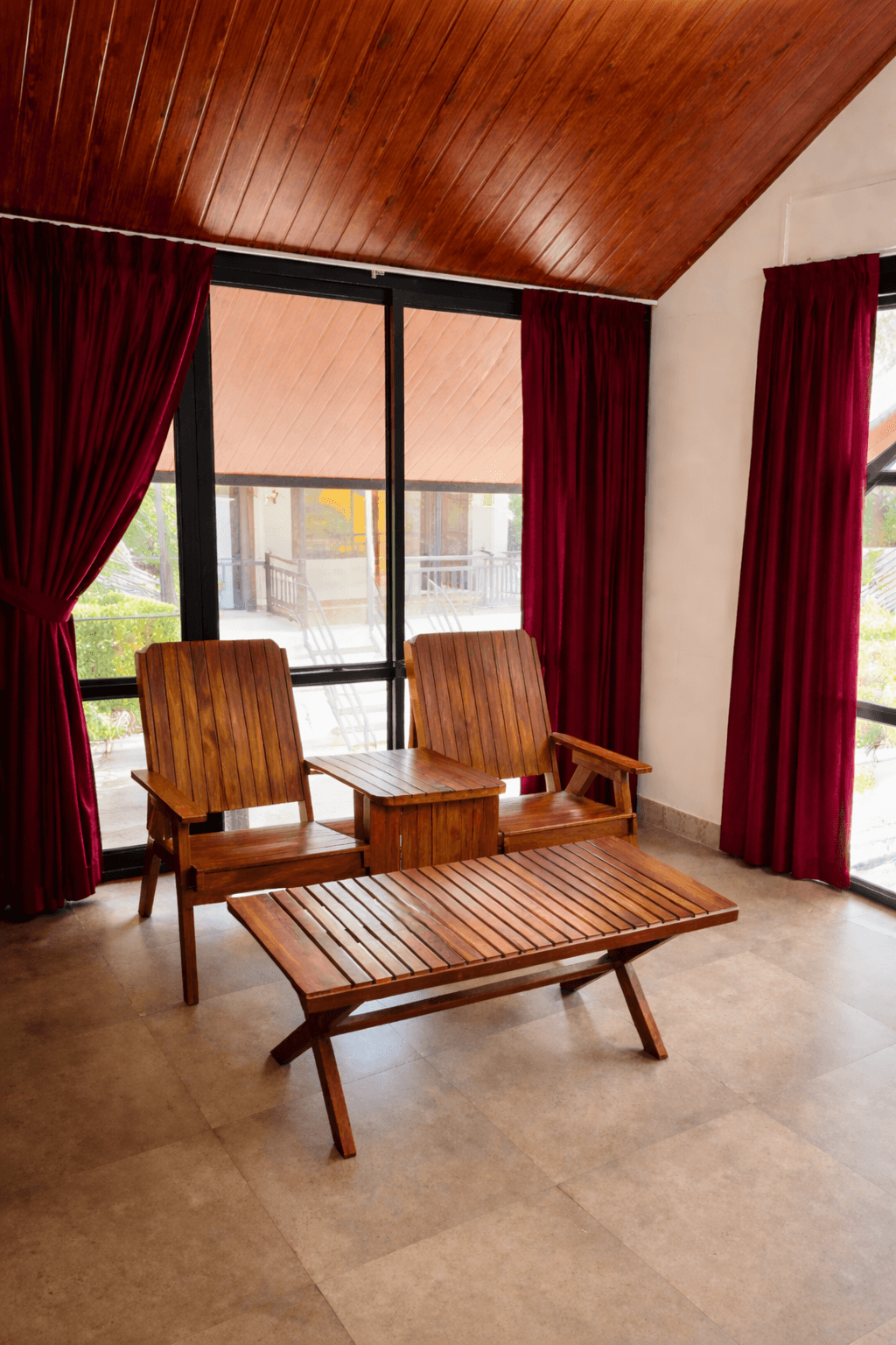 Deluxe in-room dining service experience