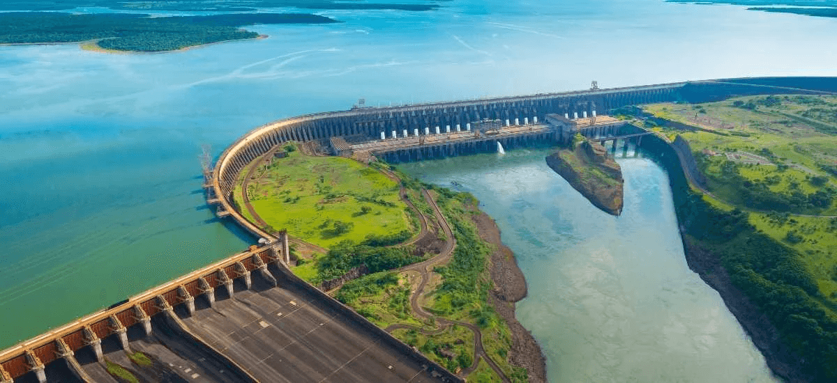 Scenic view of Karapuzha Dam and surrounding hills